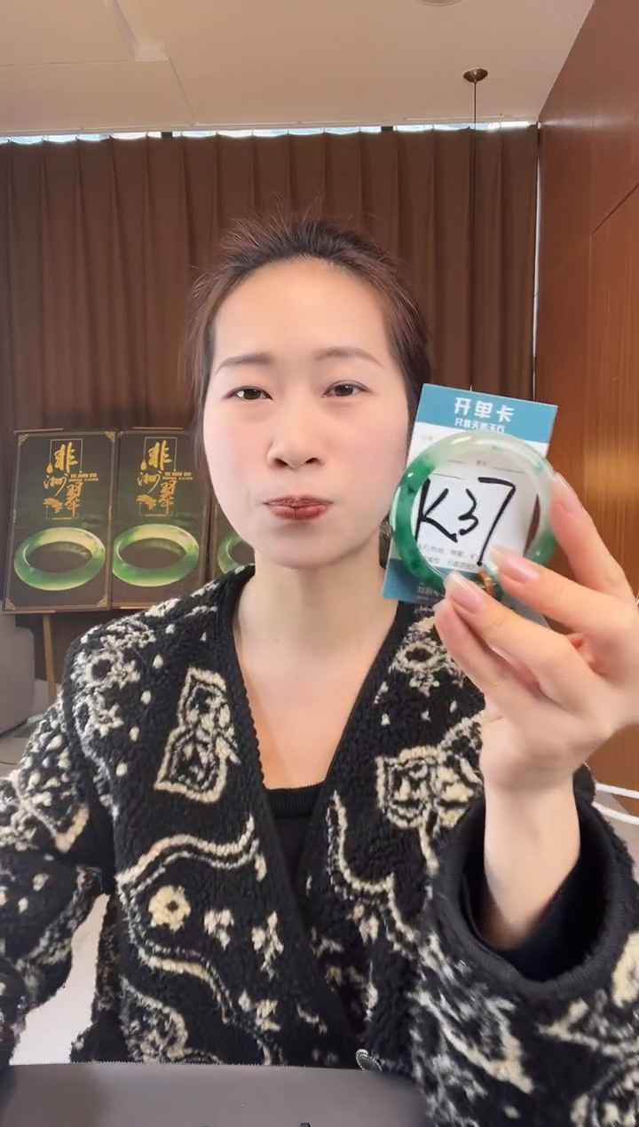 【闪购商品】石英质玉手镯未镶嵌非洲翠