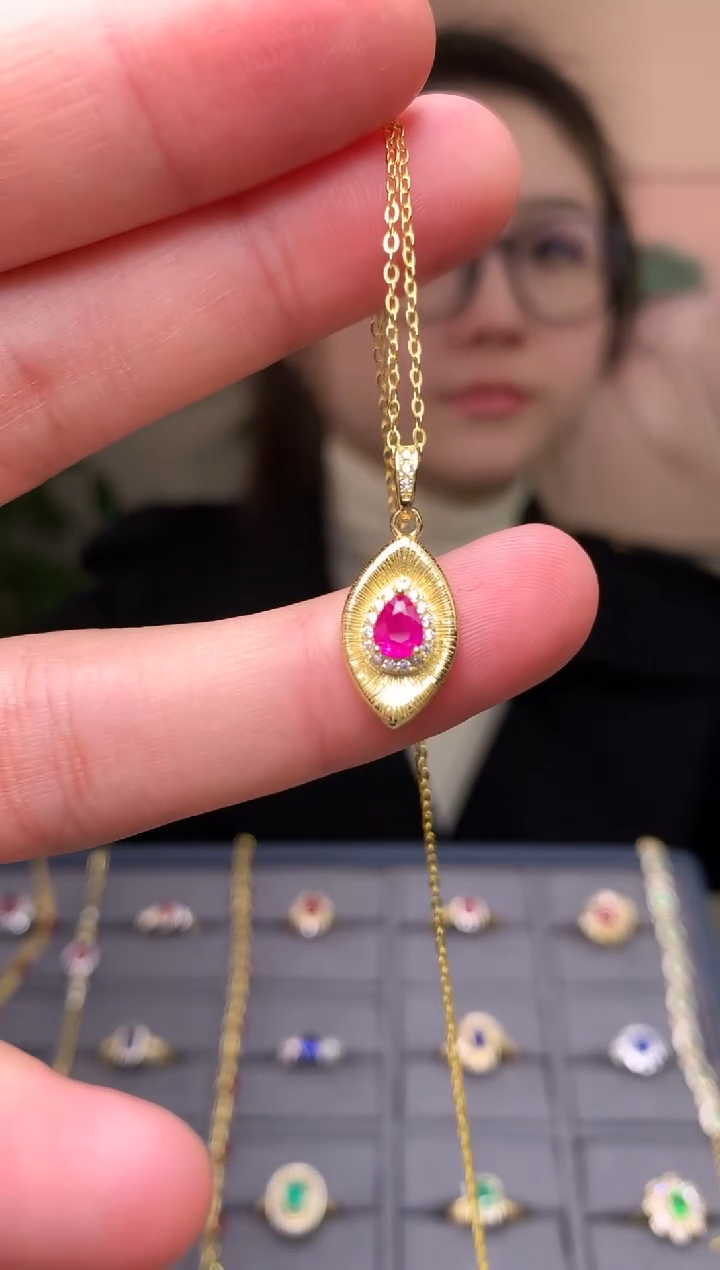 银S925镶嵌颈饰红宝石吊坠