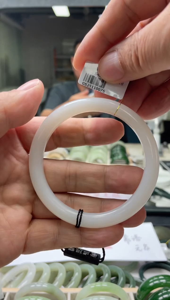 【闪购商品】和田玉手镯未镶嵌编码0075 圈口62-63