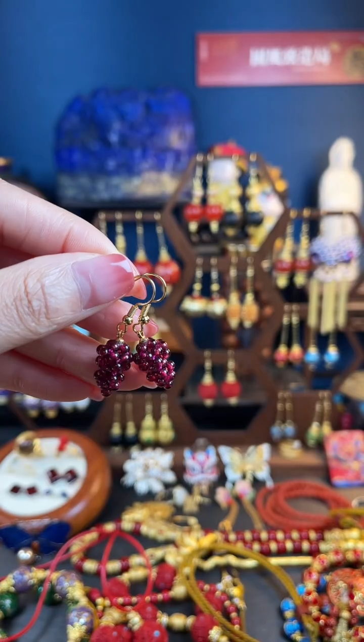 【闪购商品】石榴石耳钩银S925镀金镶嵌葡萄耳钩