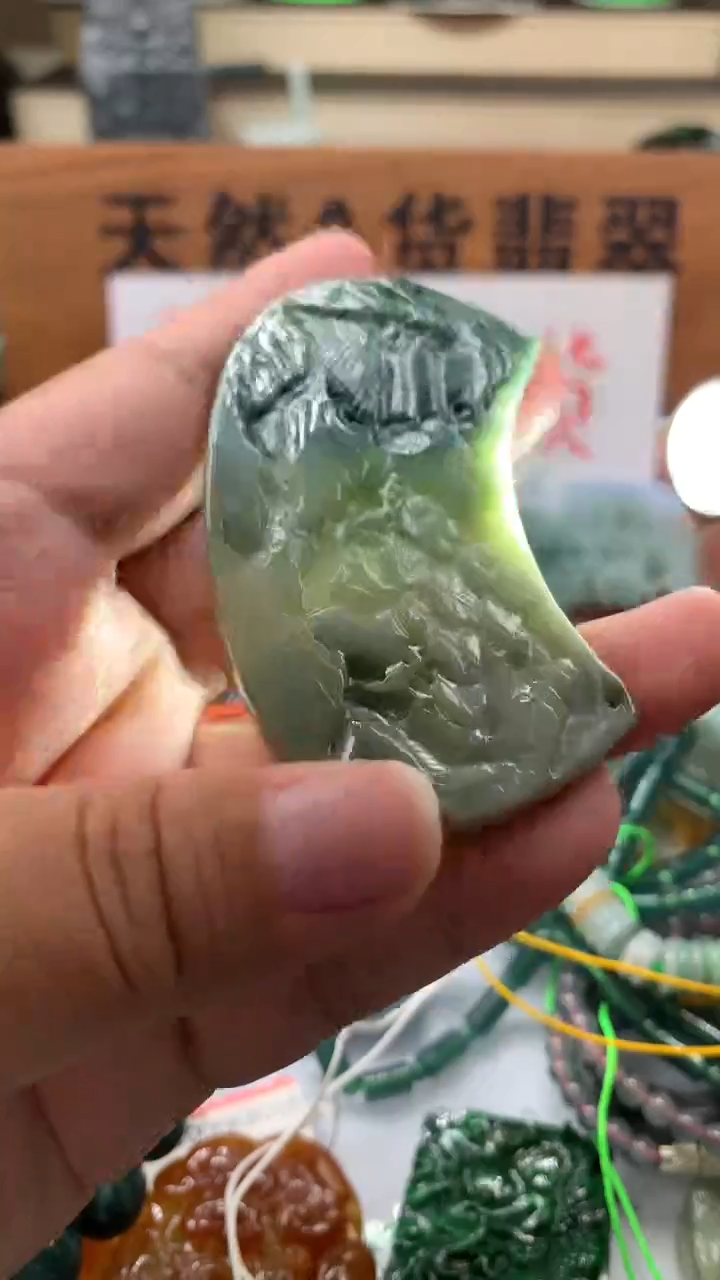 【闪购商品】翡翠颈饰未镶嵌保真天然A货翡翠