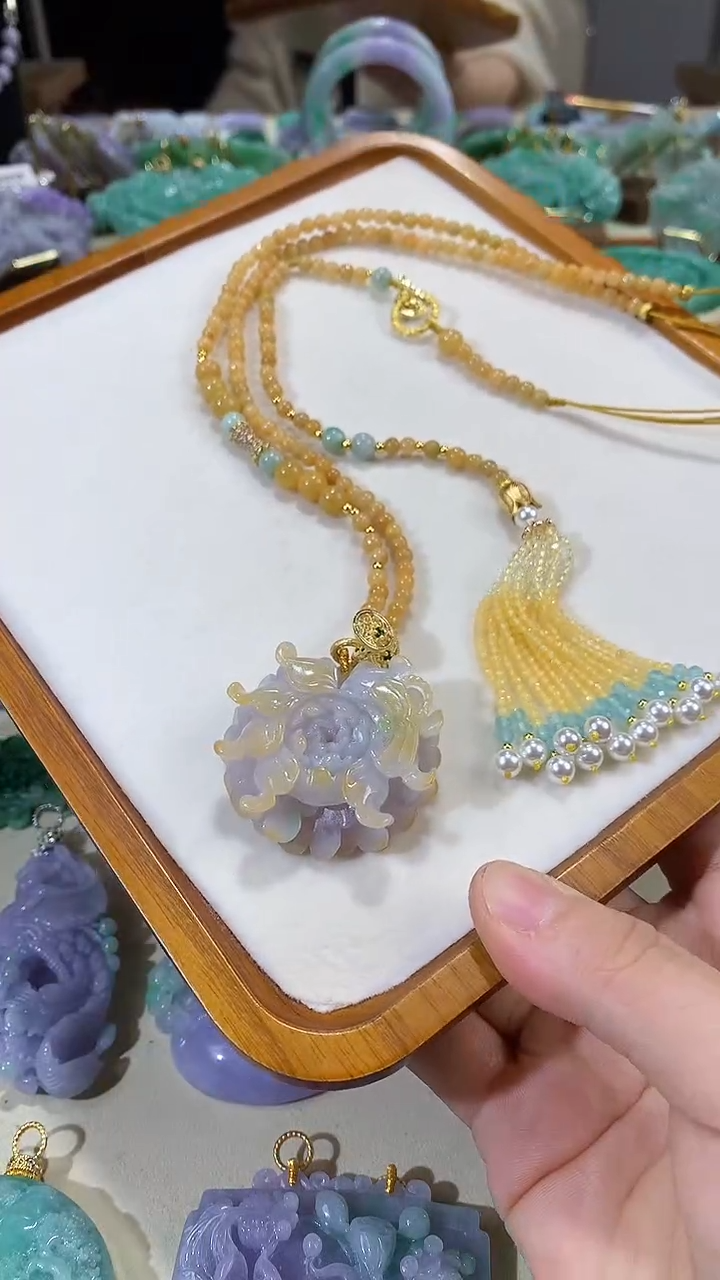 颈饰未镶嵌翡翠吊坠