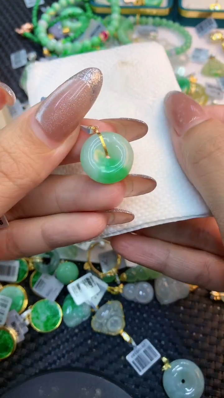 颈饰18K金镶嵌翡翠1