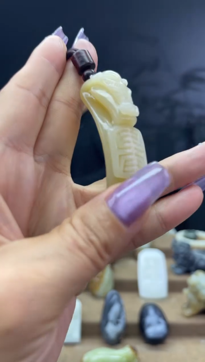 颈饰未镶嵌和田玉1
