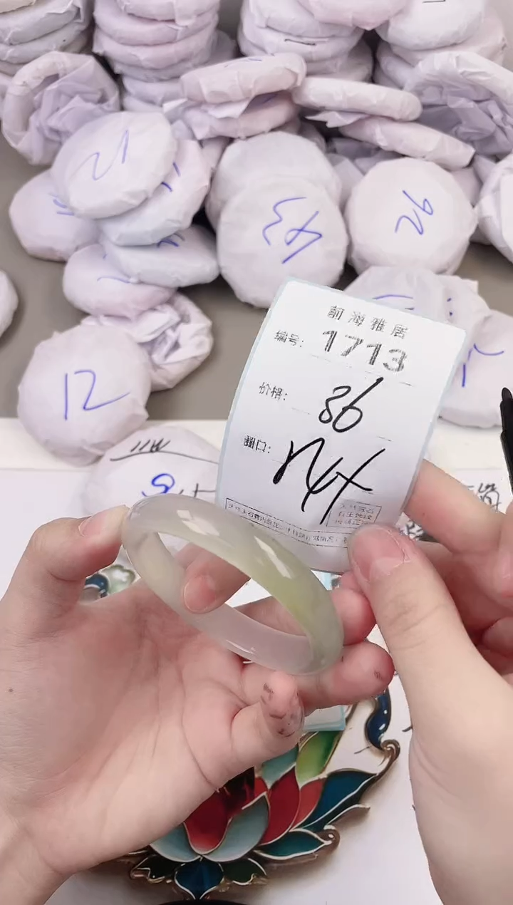 玛瑙/玉髓手镯未镶嵌1713