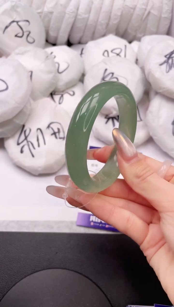 【闪购商品】石英质玉手镯未镶嵌24L408-56