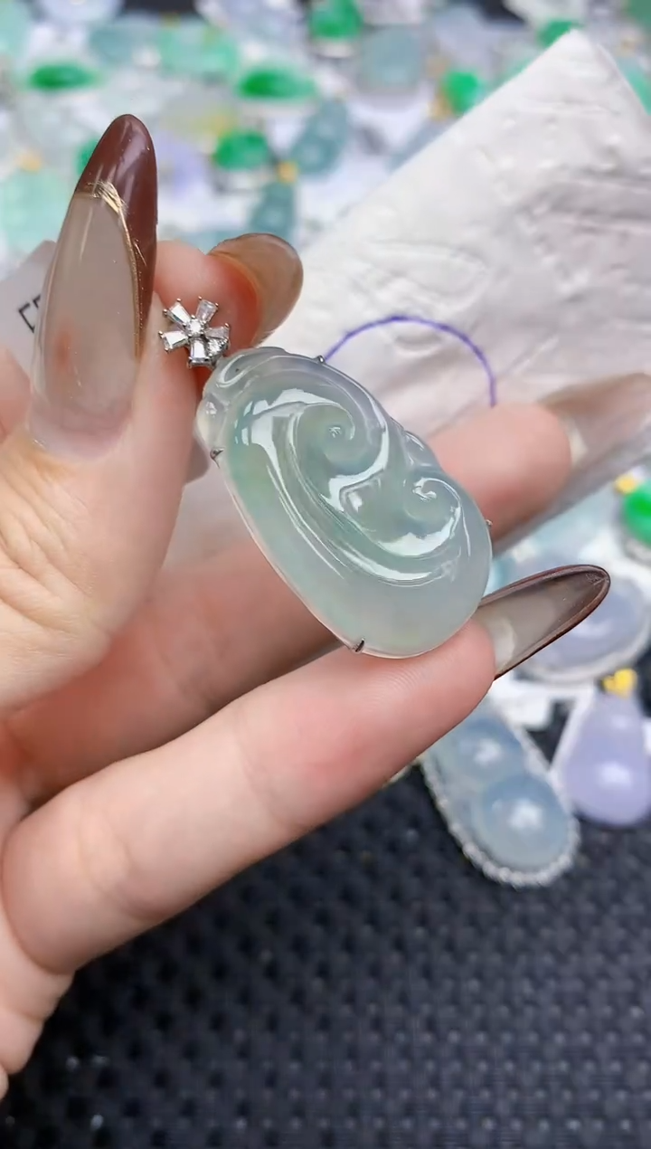 颈饰18K金镶嵌翡翠56   天然翡翠A货  百元以上9米证书费自理