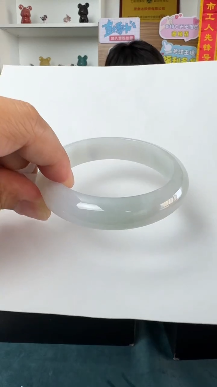 翡翠手镯未镶嵌翡翠手镯