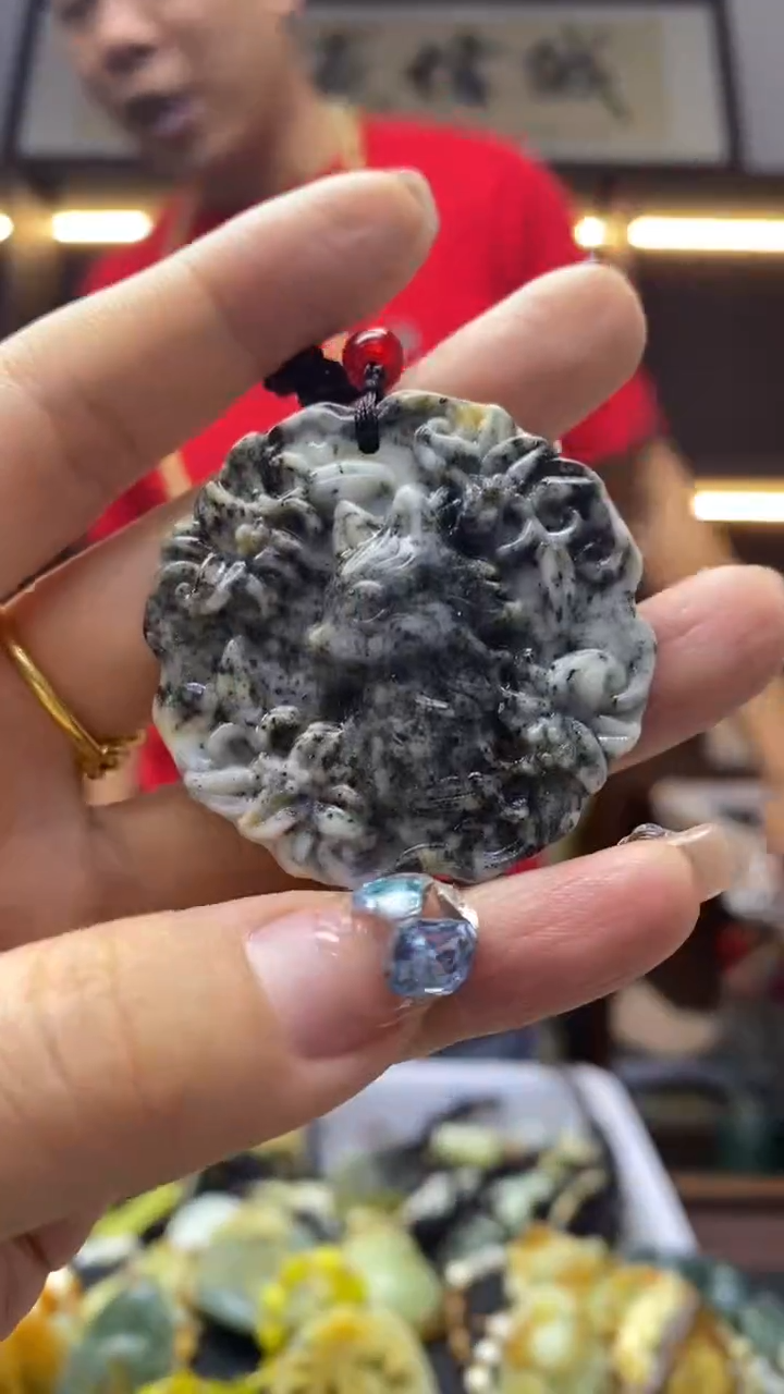 未镶嵌岫玉挂件   