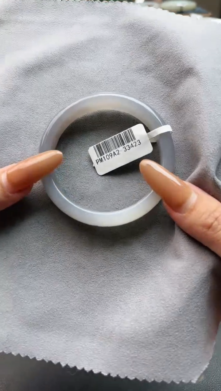 【闪购商品】和田玉手镯未镶嵌53+