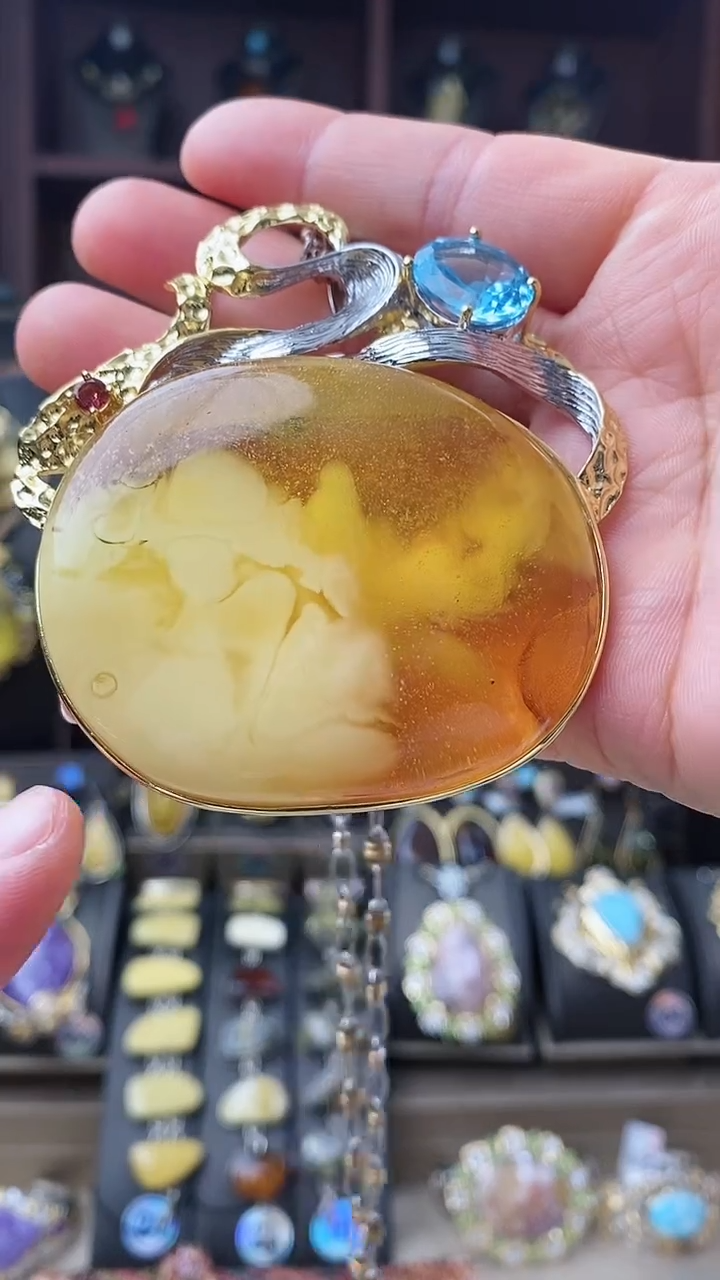 【闪购商品】琥珀颈饰银S925镶嵌吊坠