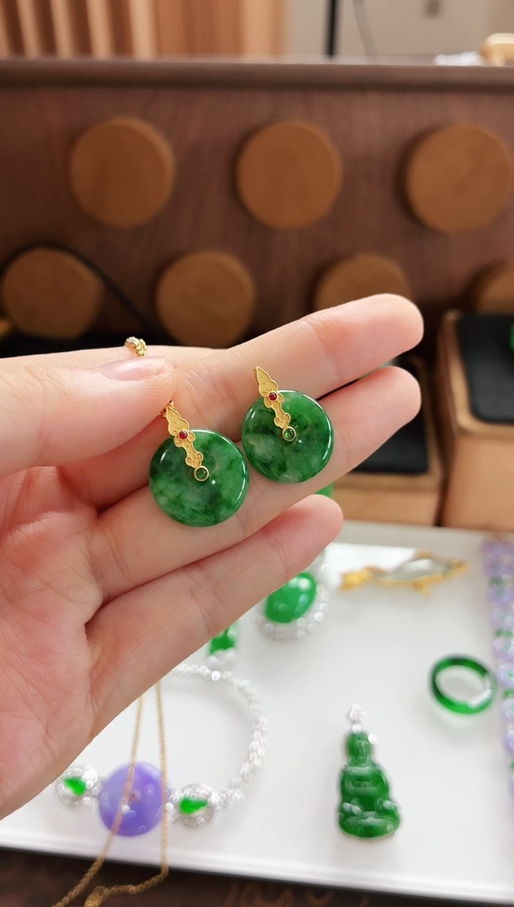 翡翠18K金镶嵌颈饰吊坠 多样性发货 发其一