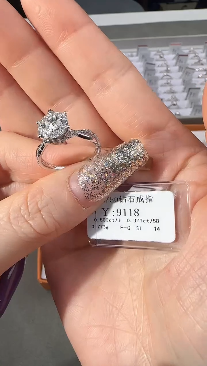 【闪购商品】钻石戒指/指环18K金镶嵌818800