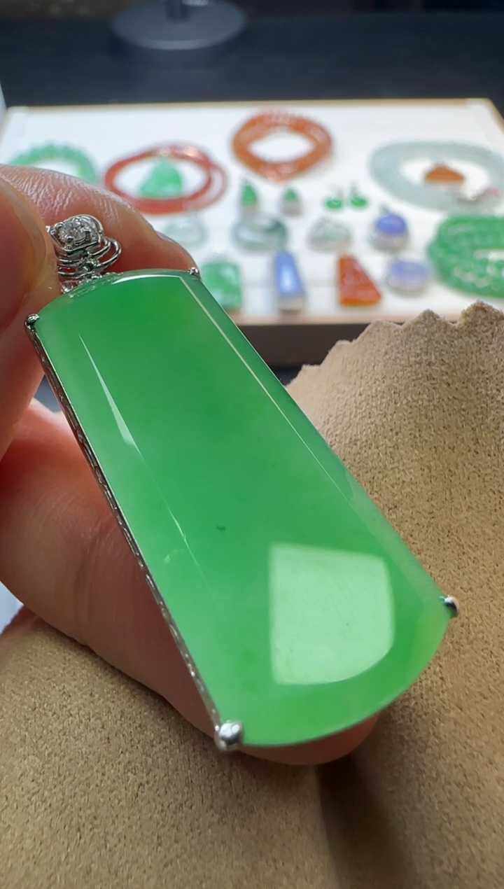 【闪购商品】翡翠颈饰18K金镶嵌不退不换 无鉴赏期