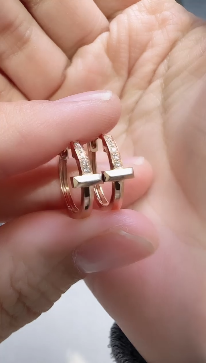 【闪购商品】天然钻石耳饰18K金镶嵌多样性发货发其一