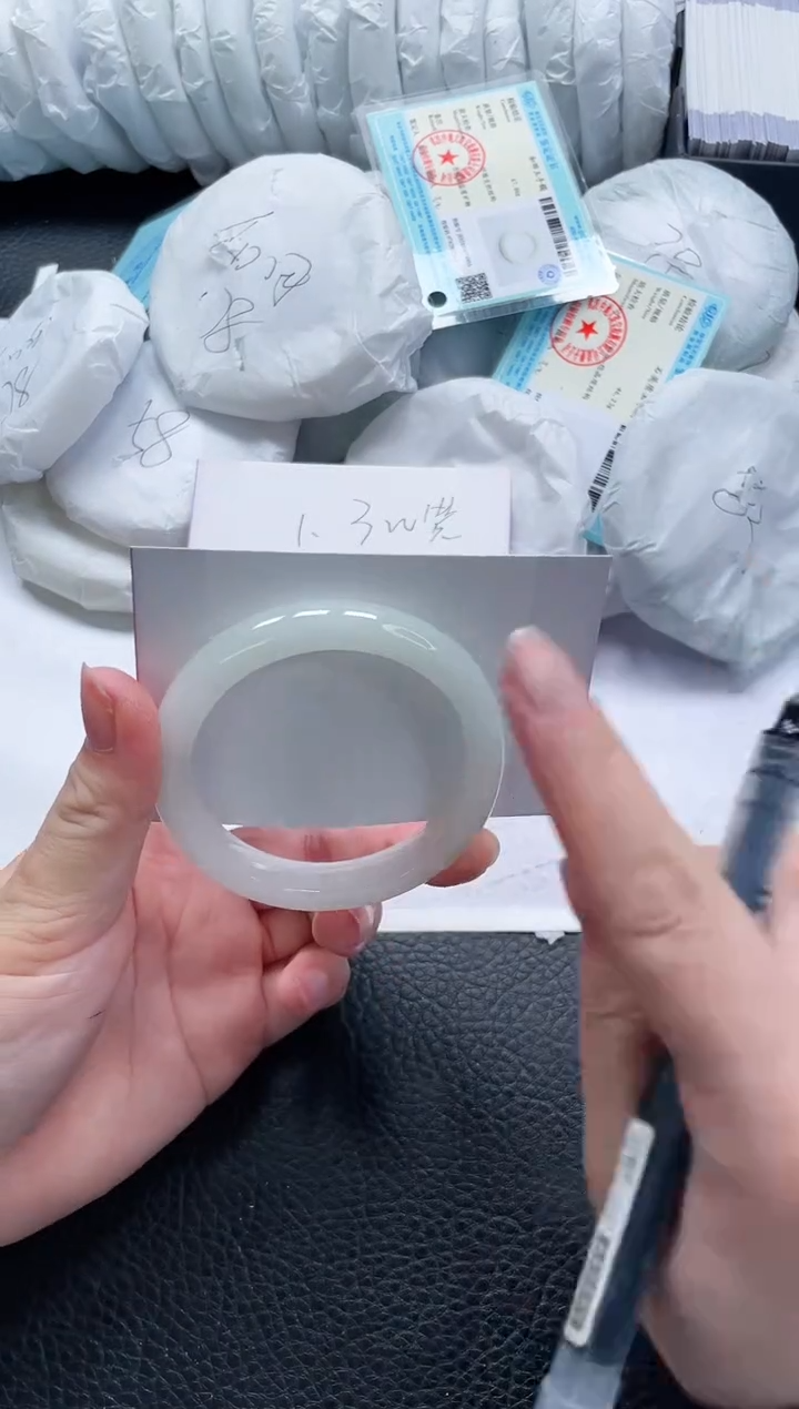 【闪购商品】石英质玉手镯未镶嵌327-53