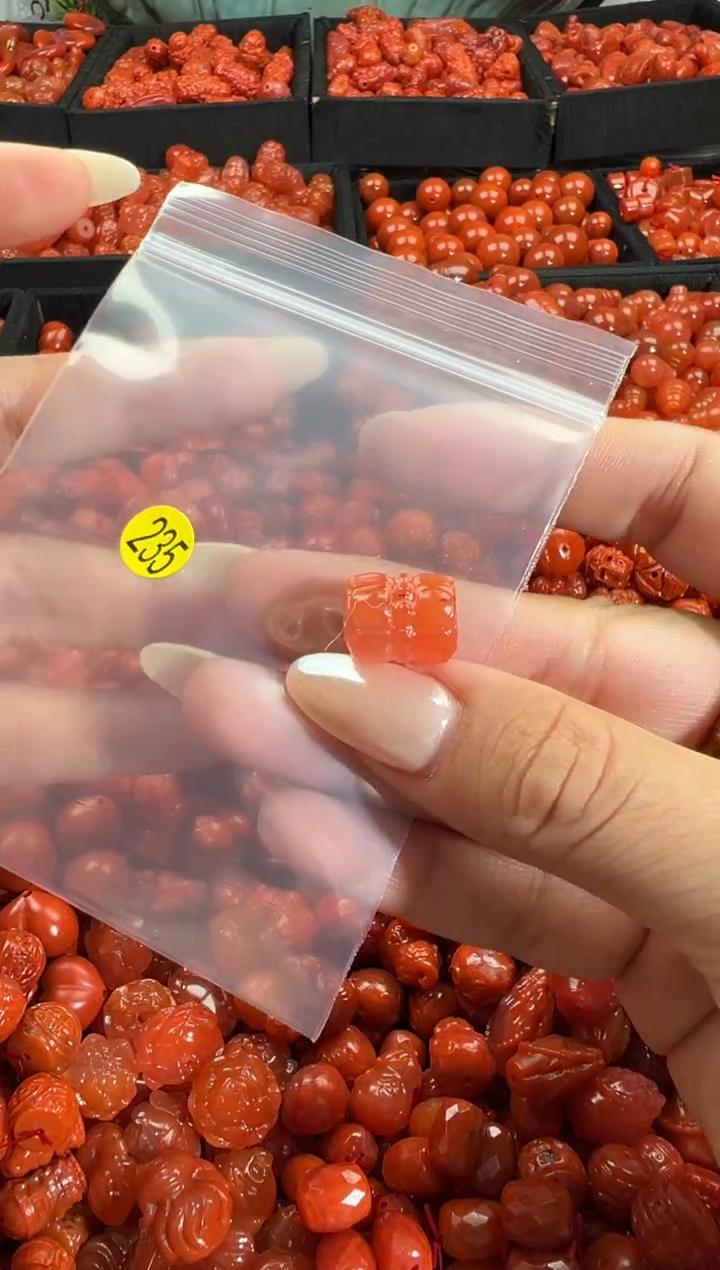 颈饰未镶嵌南红玛瑙1