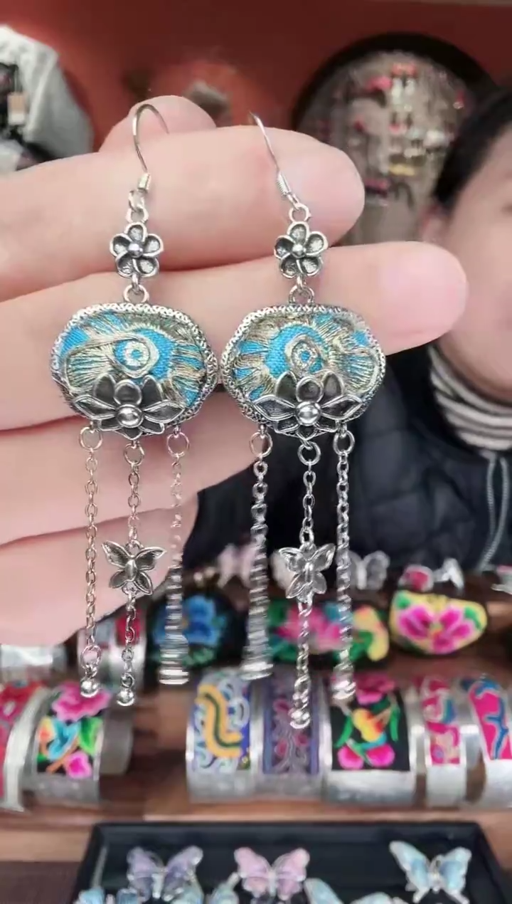 织绣非遗手工苗绣刺绣饰品21
