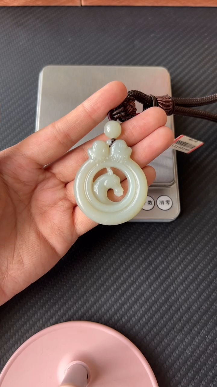 【闪购商品】和田玉吊坠(赠链)未镶嵌且末微色差近矿