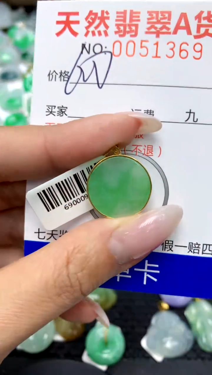 翡翠18K金镶嵌颈饰11111111111111