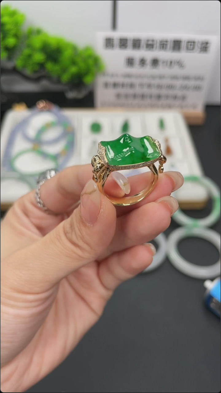 翡翠18K金镶嵌颈饰天然缅甸A货翡翠18k金镶嵌吊坠