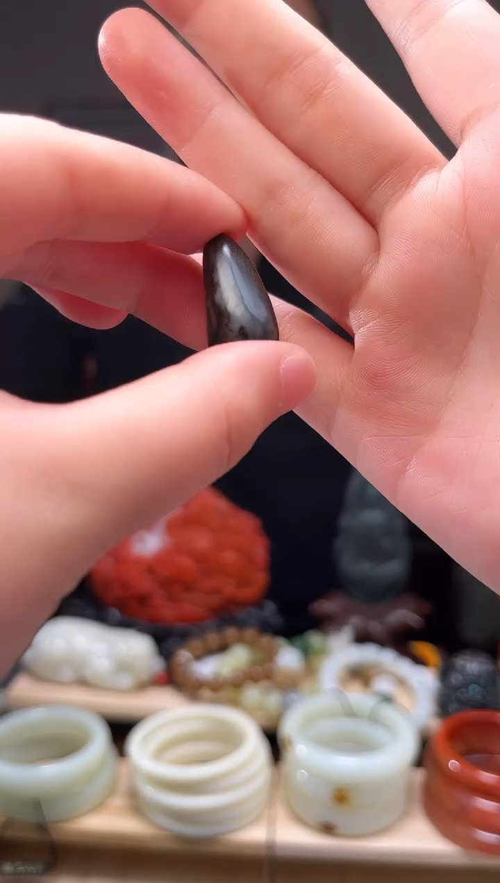 颈饰未镶嵌和田玉吊坠