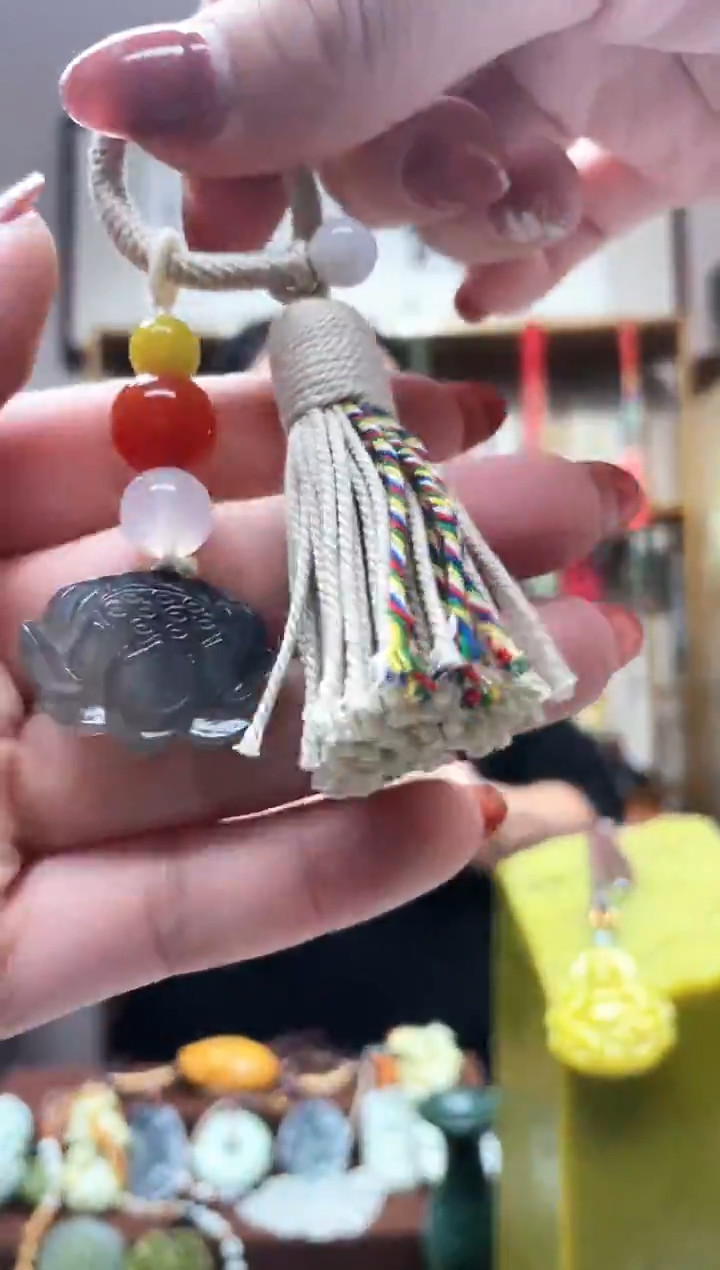 未镶嵌岫玉吊坠··