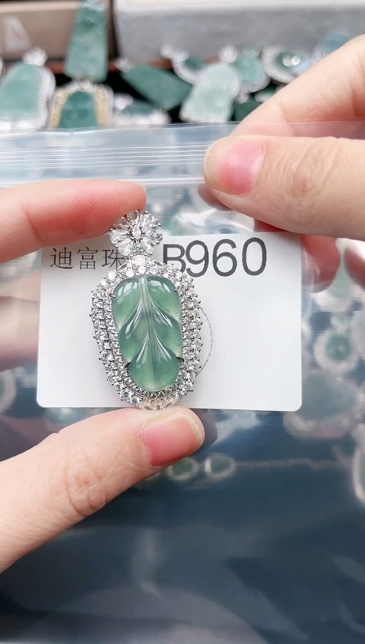 【闪购商品】翡翠颈饰未镶嵌赠皮绳960