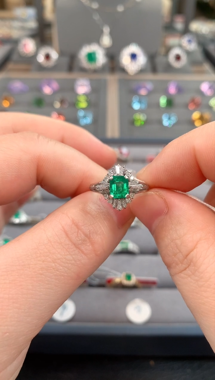 【闪购商品】祖母绿戒指铂Pt900镶嵌祖母绿