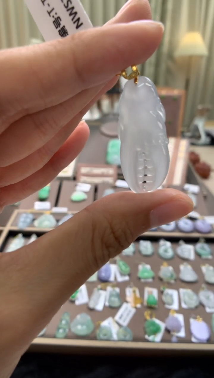 翡翠18K金镶嵌颈饰蟹钳