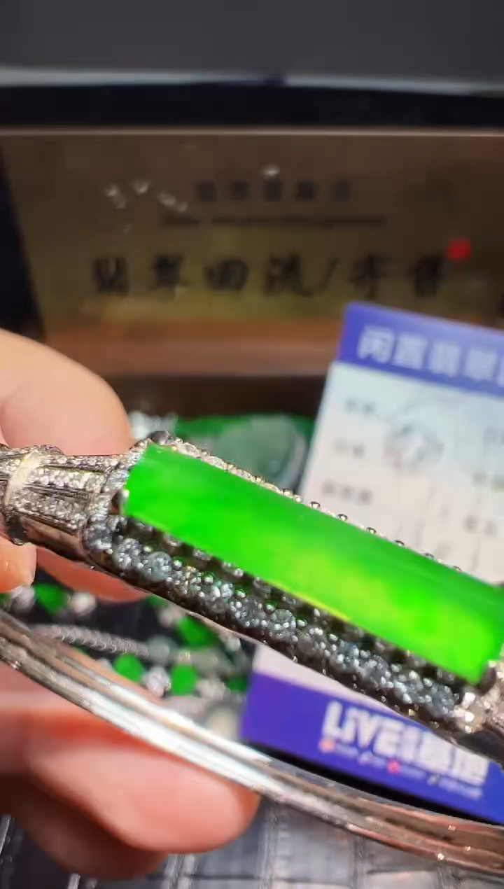 【闪购商品】翡翠手镯18K金镶嵌翡翠回流