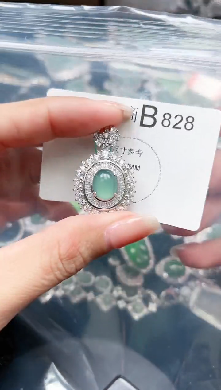 【闪购商品】翡翠颈饰未镶嵌828赠皮绳