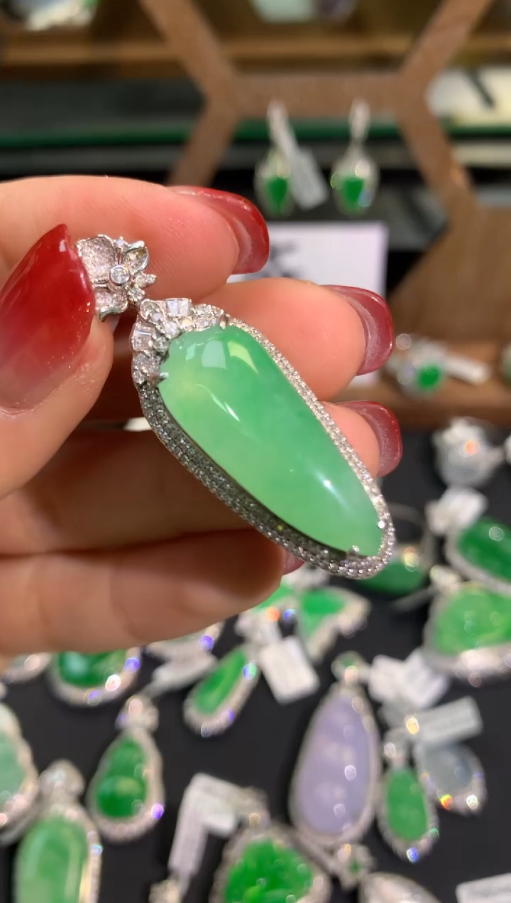 【闪购商品】翡翠吊坠(不含链)18K金镶嵌吊坠