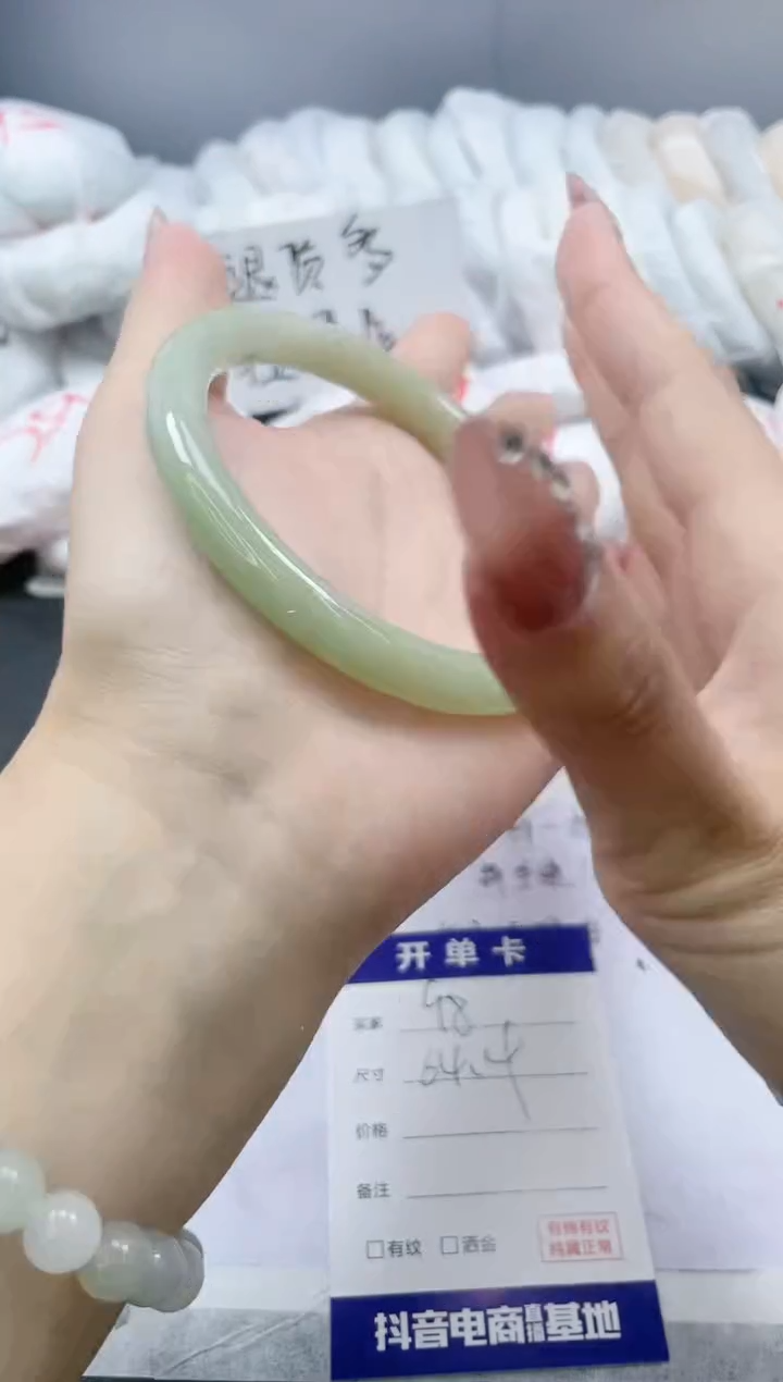 【闪购商品】石英质玉手镯未镶嵌98/64.4