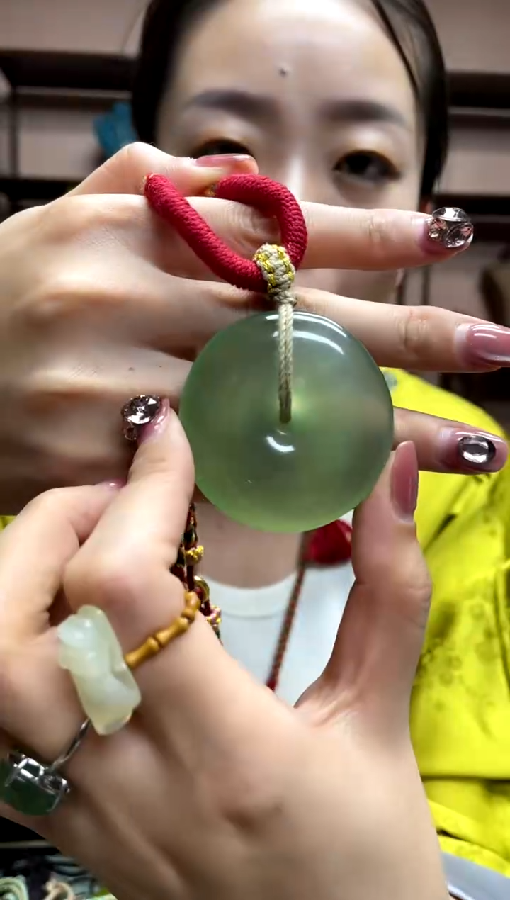 岫玉未镶嵌吊坠·