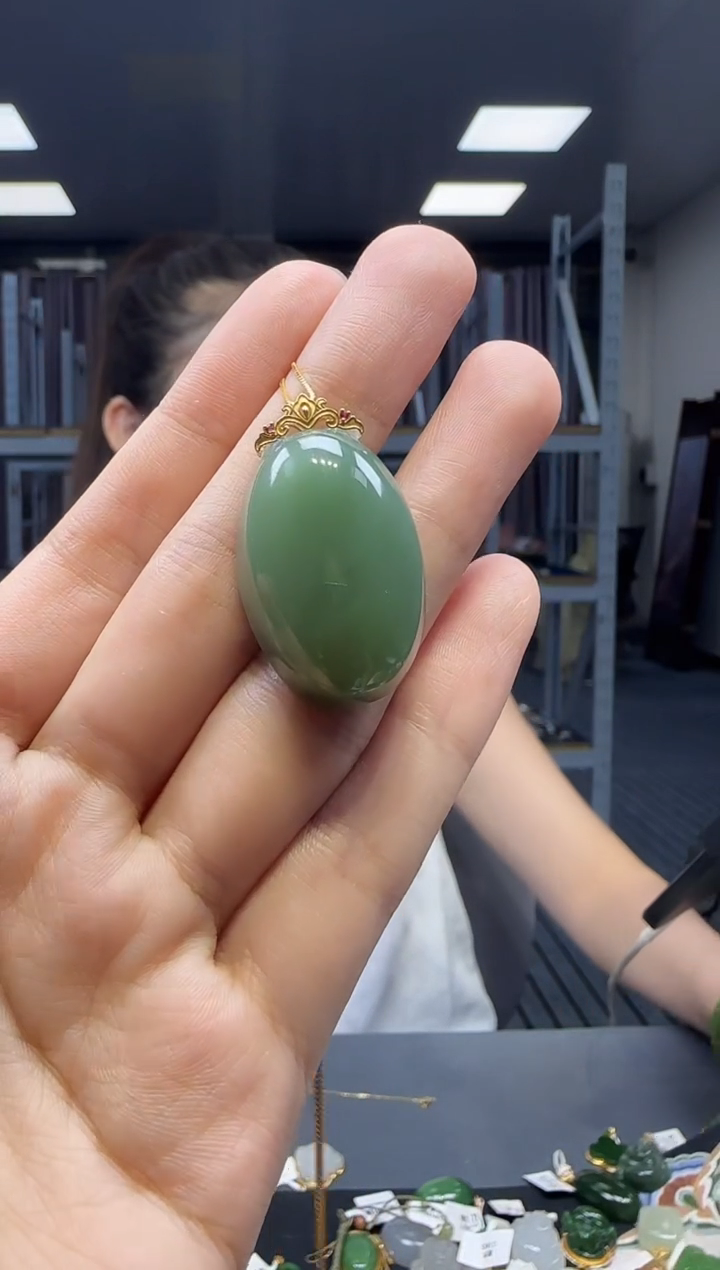 和田玉18K金镶嵌挂件 不含链