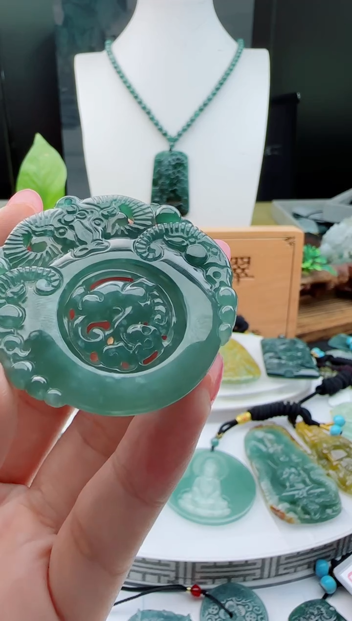 【闪购商品】翡翠颈饰未镶嵌多样性随机一件发货