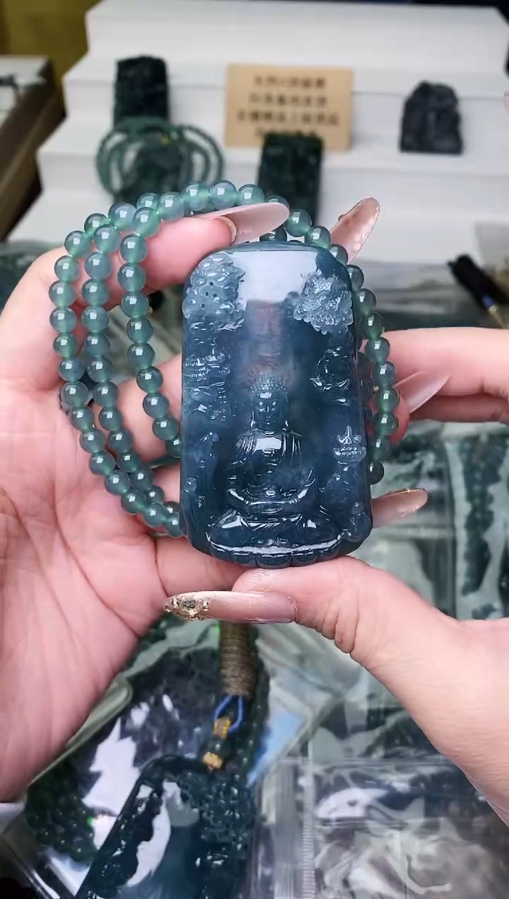 颈饰未镶嵌翡翠 