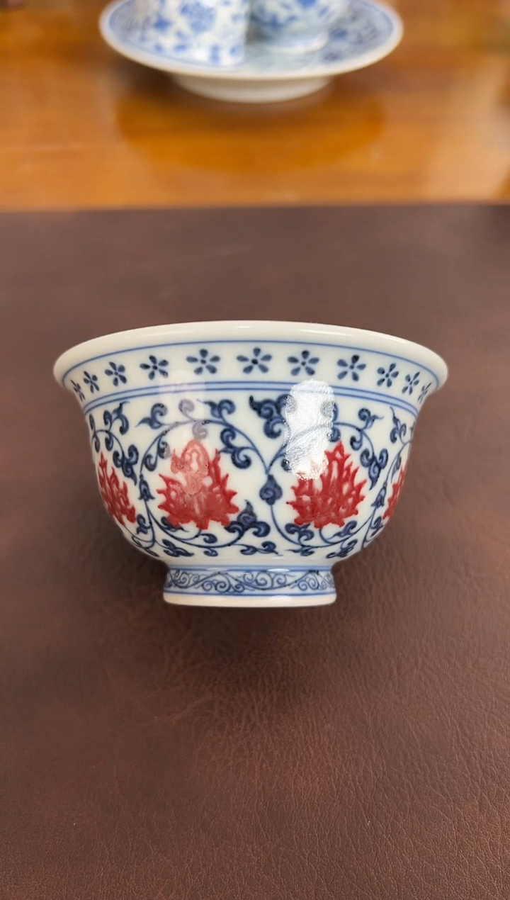 D**G照夜白青花釉里红缠枝莲压手