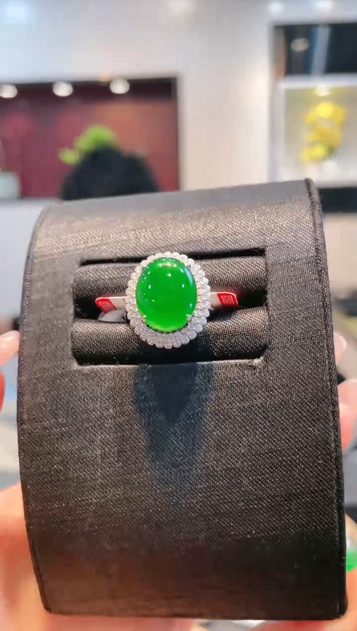 【闪购商品】翡翠颈饰18K金镶嵌A82天然A货翡翠戒指