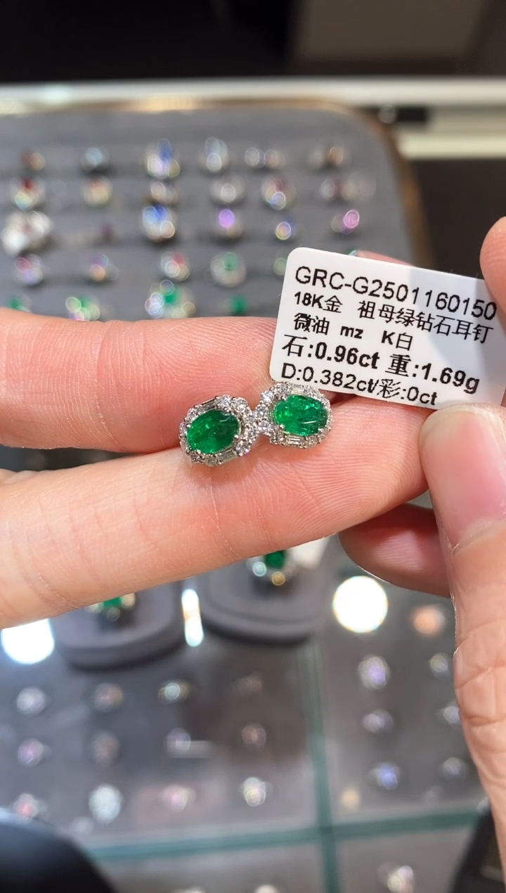 【闪购商品】耳饰18K金镶嵌祖母绿0.96ct/展会同步价