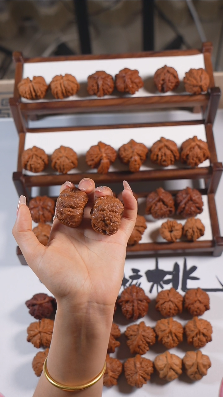 文玩核桃把件雕刻青蛙