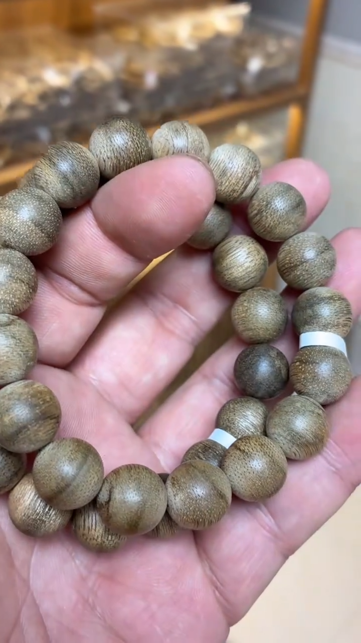 沉香手串 达拉干圆珠单圈1.3多样性发其一