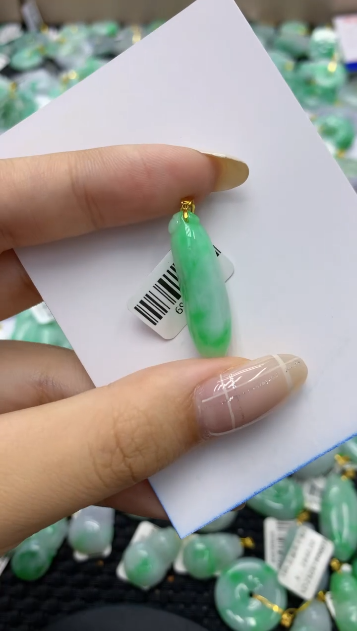 翡翠18K金镶嵌颈饰天然缅甸翡翠A货