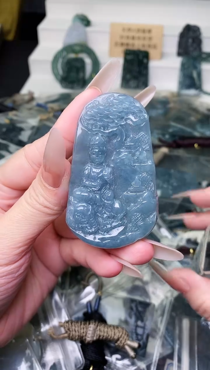 颈饰未镶嵌翡翠 