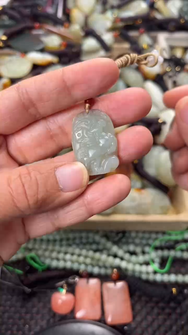 【闪购商品】和田玉颈饰未镶嵌多样性发货没有证书拍一发一有瑕