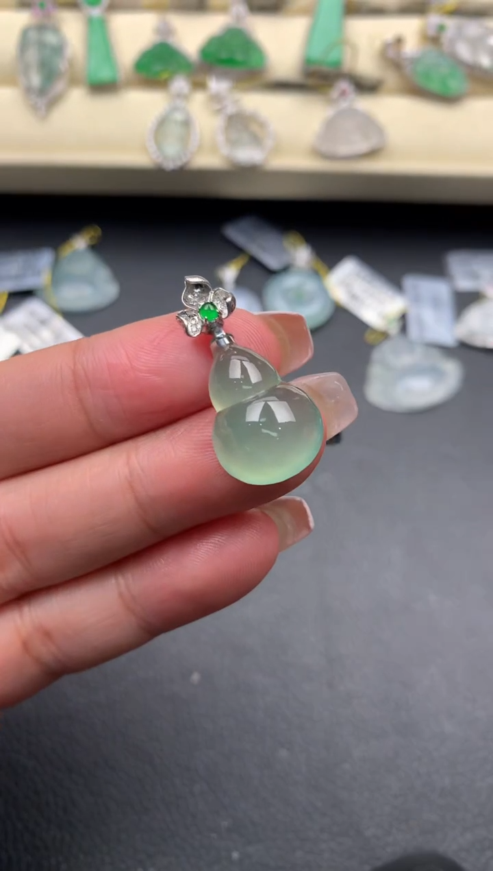 【闪购商品】翡翠颈饰18K金镶嵌D655.......