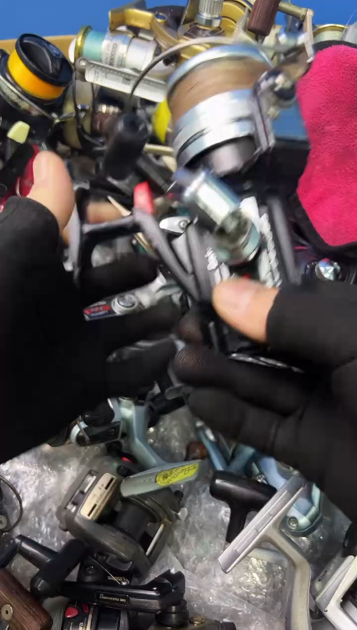 强**材微瑕钓鱼轮，直播间讲解为准，看清楚再拍，如有拆卸不退换