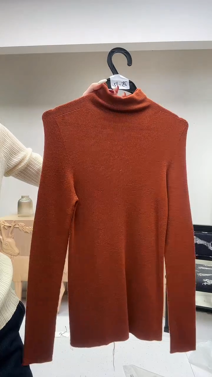 脏橘色中领羊毛打底