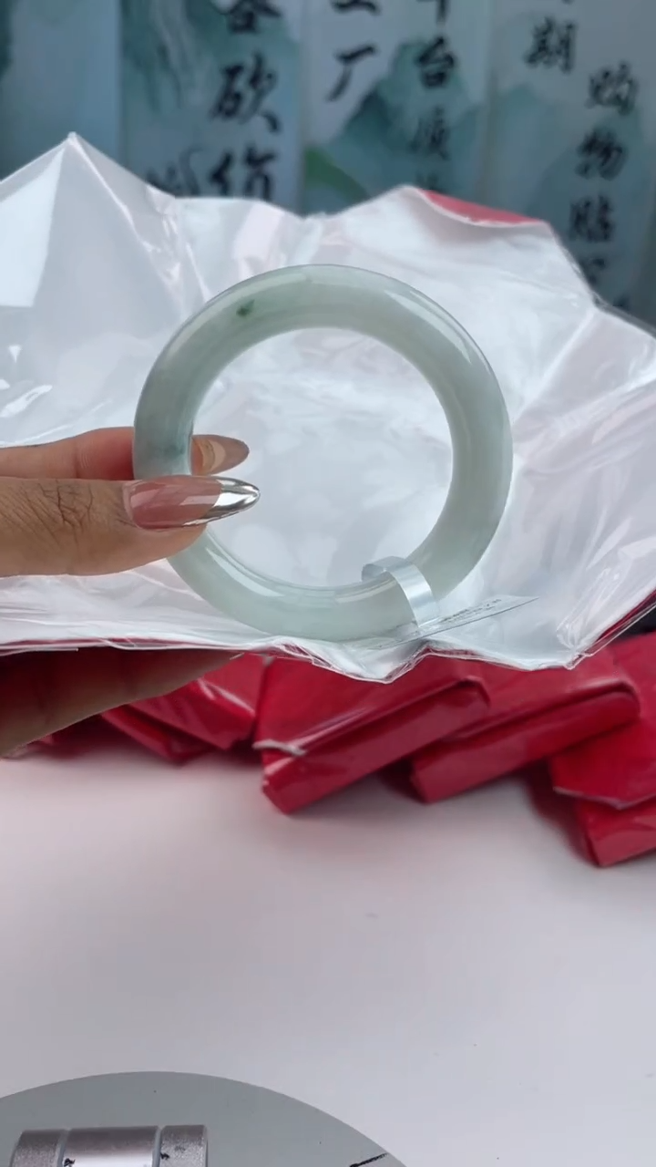 【闪购商品】翡翠手镯未镶嵌12翡翠手镯（微瑕）